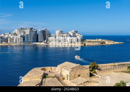 Valletta, Malte, 3 avril 2024. Vue panoramique de Sliema depuis le centre historique de la Valette Banque D'Images