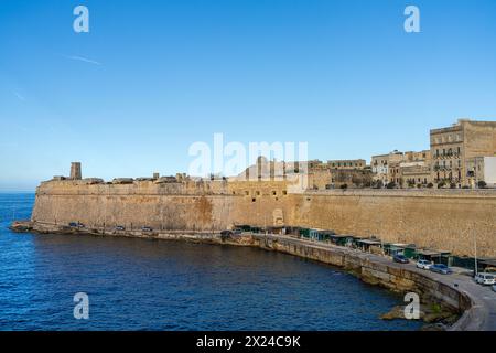 Valletta, Malte, 3 avril 2024. Les remparts de la préparation Elmo Fort dans le centre-ville Banque D'Images