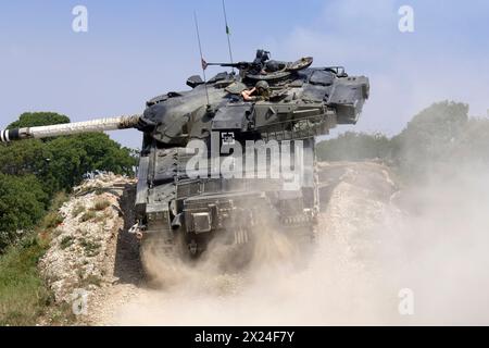 Char Chieftain de l'armée britannique moderne en manœuvres en Europe. Banque D'Images