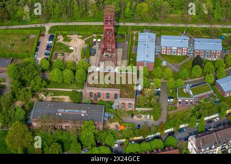 Luftbild, ehemalige Zeche Zollverein Schacht 3/7/10 Bergwerk mit Förderturm, Am Handwerkerpark, Katernberg, Essen, Ruhrgebiet, Nordrhein-Westfalen, Deutschland ACHTUNGxMINDESTHONORARx60xEURO *** vue aérienne, ancien puits de mine de charbon de Zollverein 3 7 10 mine avec tour d'enroulement, Am Handwerkerpark, Katernberg, Essen, Ruhr area, Rhénanie du Nord-Westphalie, Allemagne ACHTUNGxMINDESTHONORARx60xEURO Banque D'Images