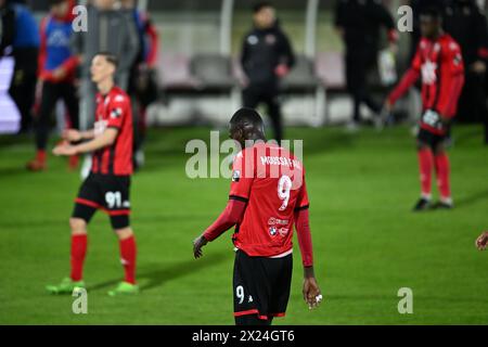 Seraing, Belgique. 19 avril 2024. Les joueurs de Seraing réagissent lors d'un match de football entre le RFC Seraing et le KMSK Deinze, vendredi 19 avril 2024 à Seraing, au jour 30 de la deuxième division du championnat belge 'Challenger Pro League' 2023-2024. BELGA PHOTO JOHN THYS crédit : Belga News Agency/Alamy Live News Banque D'Images