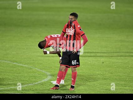 Seraing, Belgique. 19 avril 2024. Les joueurs de Seraing réagissent après un match de football entre le RFC Seraing et le KMSK Deinze, vendredi 19 avril 2024 à Seraing, au jour 30 de la deuxième division du championnat belge 'Challenger Pro League' 2023-2024. BELGA PHOTO JOHN THYS crédit : Belga News Agency/Alamy Live News Banque D'Images