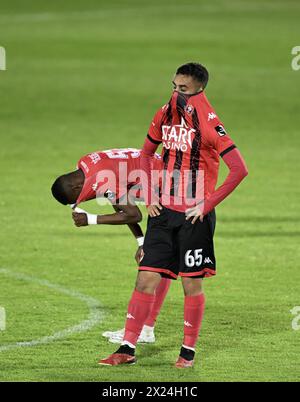 Seraing, Belgique. 19 avril 2024. Les joueurs de Seraing réagissent après un match de football entre le RFC Seraing et le KMSK Deinze, vendredi 19 avril 2024 à Seraing, au jour 30 de la deuxième division du championnat belge 'Challenger Pro League' 2023-2024. BELGA PHOTO JOHN THYS crédit : Belga News Agency/Alamy Live News Banque D'Images