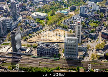 Luftbild, Firmenkomplex Hochhäuser mit Postbank, DB Schenker, innogy und Ruhr Tower, Baustelle an der Huyssenallee und Kruppstraße für geplanten Bürocampus Südviertel, Essen, Ruhrgebiet, Nordrhein-Westfalen, Deutschland ACHTUNGxMINDESTHONORARx60xEURO *** vue aérienne, complexe d'entreprises de grande hauteur avec Postbank, DB Schenker, innogy et Ruhr Tower, chantier de construction à Huyssenallee et Kruppstraße pour le campus de bureaux prévu Südviertel, Essen, région de la Ruhr, Rhénanie du Nord-Westphalie, Allemagne ACHTUNGxMINDESTHONORARx60xEURO Banque D'Images