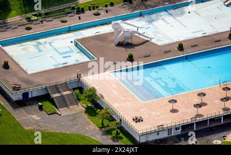 Luftbild, Freibad Grugabad im Grugapark, Rutsche mit zwei Bahnen am Kinderbecken, Rüttenscheid, Essen, Ruhrgebiet, Rhénanie-du-Nord-Westphalie, Deutschland ACHTUNGxMINDESTHONORARx60xEURO *** vue aérienne, piscine extérieure Grugabad à Grugapark, toboggan avec deux voies à la piscine pour enfants, Rüttenscheid, Essen, région de la Ruhr, Rhénanie du Nord-Westphalie, Allemagne ACHTUNGxMINDESTHONORARx60xEURO Banque D'Images