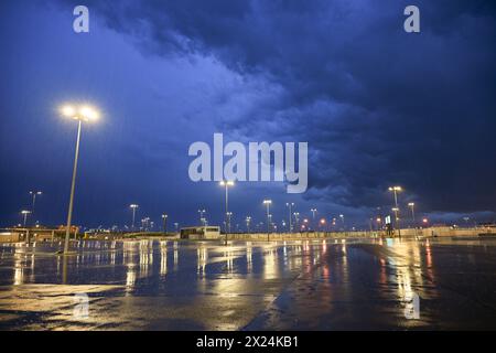 Orage dans le port de Calais, France, photo stock Banque D'Images