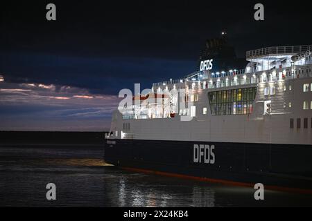 Un ferry DFDS Seaways assure la liaison entre Douvres et Dunkerque sur la Manche. En mars 2026, la société a célébré le 25e anniversaire. Banque D'Images