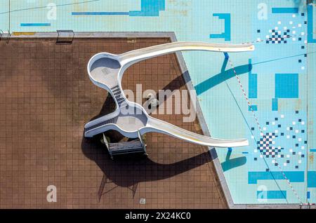 Luftbild, Freibad Grugabad im Grugapark, Rutsche mit zwei Bahnen am Kinderbecken, Rüttenscheid, Essen, Ruhrgebiet, Rhénanie-du-Nord-Westphalie, Deutschland ACHTUNGxMINDESTHONORARx60xEURO *** vue aérienne, piscine extérieure Grugabad à Grugapark, toboggan avec deux voies à la piscine pour enfants, Rüttenscheid, Essen, région de la Ruhr, Rhénanie du Nord-Westphalie, Allemagne ACHTUNGxMINDESTHONORARx60xEURO Banque D'Images