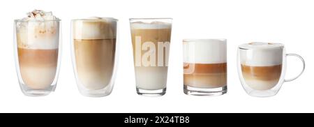 Ensemble de différentes boissons de café dans des tasses et verre sur fond blanc Banque D'Images