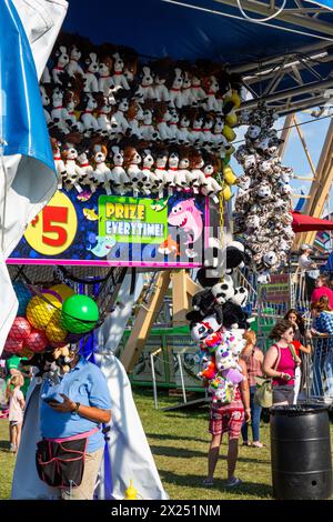 Prix lors d'un match de carnaval à la foire du comté d'Allen 2022 à Fort Wayne, Indiana, États-Unis. Banque D'Images