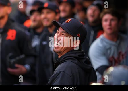 Minneapolis, Minnesota, États-Unis. 19 avril 2024. La lanceuse des Tigers de Détroit, KENTA MAEDA (18 ans), réagit à une vidéo sur le tableau de bord dans la dugout lors d’un match de baseball de la MLB entre les Twins du Minnesota et les Tigers de Détroit le 19 avril 2024 au Target Field à Minneapolis. Detroit a gagné 5-4. (Crédit image : © Steven Garcia/ZUMA Press Wire) USAGE ÉDITORIAL SEULEMENT! Non destiné à UN USAGE commercial ! Banque D'Images