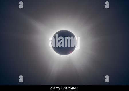 Éclipse solaire totale avec diamant Banque D'Images