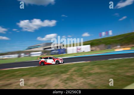 Circuit de Vallelunga, Rome, Italie 19-04-2024 - FIA TCR World Tour, essais libres. Philipp Mattersdorfer sur Opel en action sur hippodrome. Crédit photo : Fabio Pagani/Alamy Live News Banque D'Images