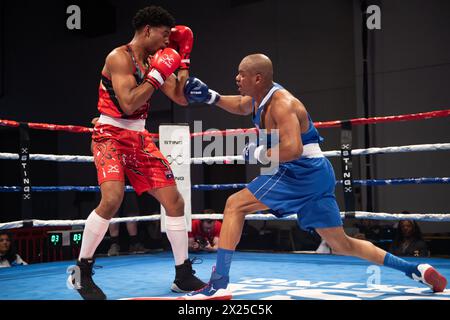 Pueblo, Colorado, États-Unis. 19 avril 2024. L'australienne Ikenna Enyi (Rouge) a remporté le match contre les États-Unis Jamar Talley (Bleu) après que l'arbitre ait arrêté le combat en demi-finale masculine de 92 kg. Crédit : Casey B. Gibson/Alamy Live News Banque D'Images