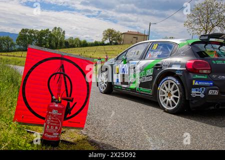 BIBOST, FRANCE, 18 avril 2024 : lors de la première étape du rallye Charbonnières. Le rallye des Charbonnières est l’un des plus anciens rallyes automobiles de France Banque D'Images