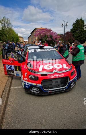 ST-ROMAIN, FRANCE, 18 avril 2024 : au poste de contrôle du rallye Charbonnières. Le rallye des Charbonnières est l’un des plus anciens rallyes automobiles de France Banque D'Images