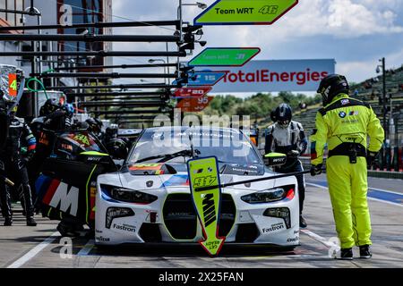 Imola, Italie. 19 avril 2024. #46 Ahmad Al Harthy, Valentino Rossi, Maxime Martin de l'équipe WRT, BMW M4, Lmgt3, dans Pit Lane pendant le Championnat du monde d'Endurance FIA WEC 6 heures d'Imola Italie 2024 19 avril, Imola, Italie crédit : Independent photo Agency/Alamy Live News Banque D'Images