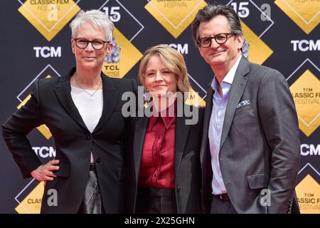 Hollywood, États-Unis. 19 avril 2024. HOLLYWOOD, LOS ANGELES, CALIFORNIE, ÉTATS-UNIS - 19 AVRIL : Jamie Lee Curtis, Jodie Foster et Ben Mankiewicz assistent à la 15e édition annuelle du TCM Classic film Festival 2024 - TCM accueille la cérémonie des empreintes et empreintes en l'honneur de Jodie Foster, qui s'est tenue au Pénourt IMAX du TCL Chinese Theatre le 19 avril 2024 à Hollywood, Los Angeles, Californie, États-Unis. ( Credit : image Press Agency/Alamy Live News Credit : image Press Agency/Alamy Live News Banque D'Images