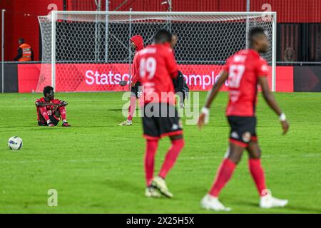 Seraing, Belgique. 19 avril 2024. Seraing tombe en troisième classe et tout le monde a été déçu après un match de foot entre le KMSK Deinze et le RFC Seraing lors de la 30ème journée de la saison Challenger Pro League 2023-2024, le vendredi 19 avril 2024 à Seraing, Belgique . Crédit : Sportpix/Alamy Live News Banque D'Images
