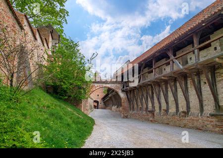 Wehrgang der historischen Burg Trausnitz in Landshut, Niederbayern, Bayern, Deutschland, Europa Wehrgang der historischen Burg Trausnitz in Landshut, Banque D'Images