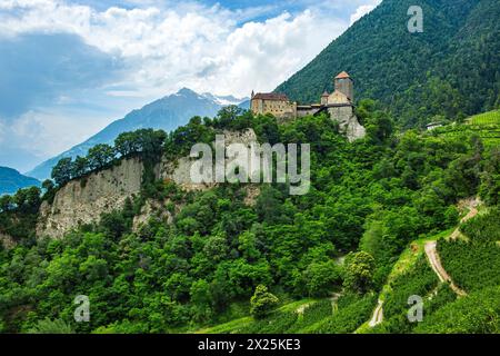 Château du Tyrol, château ancestral médiéval des Comtes du Tyrol à Dorf Tirol près de Meran, Burgraviato, Tyrol du Sud, Italie. Banque D'Images