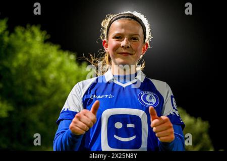 Gand, Belgique. 19 avril 2024. Frauke Vermeiren (18 ans) de Gent posant après un match de football féminin entre AA Gent Ladies et RSC Anderlecht le 5ème jour de match dans le match 1 de la saison 2023 - 2024 de Belgian Lotto Womens Super League, le vendredi 19 avril 2024 à Gent, BELGIQUE . Crédit : Sportpix/Alamy Live News Banque D'Images