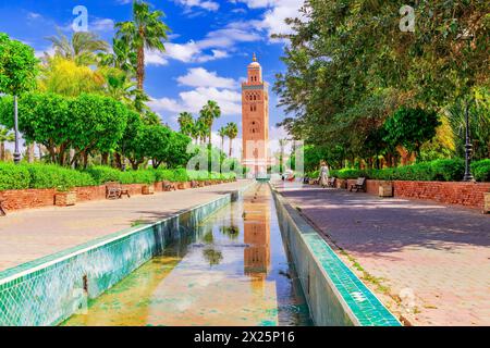 Marrakech, Maroc. Minaret de la mosquée de la Koutoubia. Banque D'Images