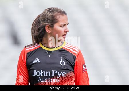 Birmingham, Royaume-Uni. 20 avril 2024. Sophie Munro de Blaze lors du Rachel Heyhoe Flint Trophy match entre Central Sparks et The Blaze à Edgbaston Cricket Ground, Birmingham, Angleterre, le 20 avril 2024. Photo de Stuart Leggett. Utilisation éditoriale uniquement, licence requise pour une utilisation commerciale. Aucune utilisation dans les Paris, les jeux ou les publications d'un club/ligue/joueur. Crédit : UK Sports pics Ltd/Alamy Live News Banque D'Images