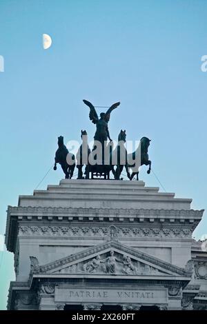 L'Italie, Lzio, Rome, Place Venezia, vue sur le Vittoriano building Banque D'Images