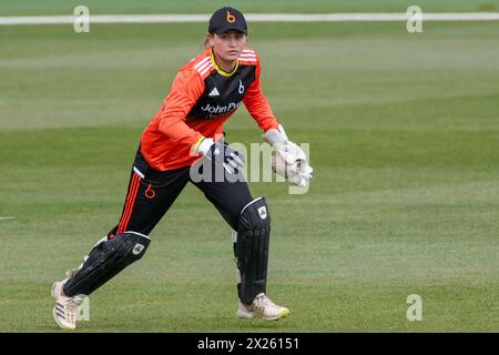 Birmingham, Royaume-Uni. 20 avril 2024. Ella Claridge de Blaze lors du Rachel Heyhoe Flint Trophy match entre Central Sparks et The Blaze à Edgbaston Cricket Ground, Birmingham, Angleterre, le 20 avril 2024. Photo de Stuart Leggett. Utilisation éditoriale uniquement, licence requise pour une utilisation commerciale. Aucune utilisation dans les Paris, les jeux ou les publications d'un club/ligue/joueur. Crédit : UK Sports pics Ltd/Alamy Live News Banque D'Images