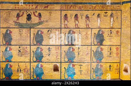 Egypte, Louxor, tombeau de Toutankhamon, mur ouest de la salle funéraire, extraits de la première heure du livre d'Amduat. Banque D'Images