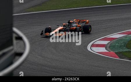 Shanghai, Chine. 20 avril 2024. Le pilote australien McLaren Oscar Piastri participe à la séance de qualification du Grand Prix de formule 1 de Chine sur le circuit international de Shanghai à Shanghai, en Chine, le 20 avril 2024. Crédit : HE Changshan/Xinhua/Alamy Live News Banque D'Images