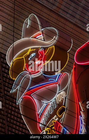 Las Vegas, Nevada. Fremont Street. Cowgirl Neon Sign. Banque D'Images