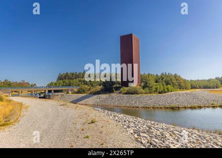 Aussichtsturm Rostiger Nagel an der Einmündung zum Sedlitzer See wurde die 30 Meter hohe Landmarke Lausitzer Seenland, der sogenannte Rostige Nagel , erbaut. Dabei handelt es sich um einen Aussichtsturm aus 111 Tonnen Cortenstahl, mit der Grundfläche eines rechtwinkligen Dreiecks mit Kathetenlängen von ungefähr zwölf und acht Metern. 162 Stufen führen zur Aussichtsplattform auf dem Turm. Senftenberg Brandenburg Deutschland *** Tour d'observation Rusty Nail le monument de la Lakeland de Lusatian de 30 mètres de haut, le soi-disant Rusty Nail , a été construit à l'embouchure du lac Sedlitz. C'est une observation Banque D'Images