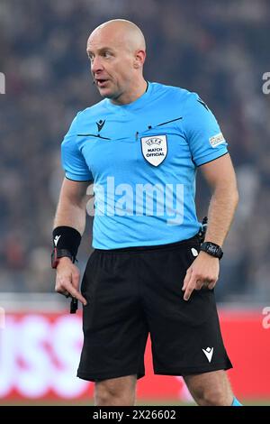 L'arbitre Szymon Marciniak a vu lors du match de deuxième match de quart de finale de l'UEFA Europa League EN TANT QUE Roma vs Milan au stade Olimpico. Score final Roma 2;1 Milan Banque D'Images