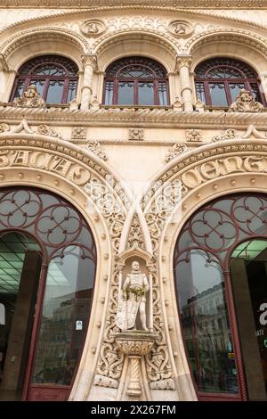 Affiche gare Rossio, entrée principale dans le centre de Lisabon, Portugal. La façade néo-manuéline de la station a été conçue entre 1886 et 1887. Banque D'Images