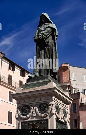 L'ITALIE, Lazio, Rome, statue de Giordano Bruno dans le Campo dei Fiori Banque D'Images