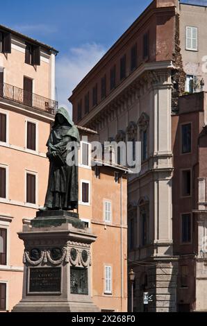 L'ITALIE, Lazio, Rome, statue de Giordano Bruno dans le Campo dei Fiori Banque D'Images