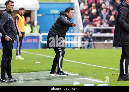 Northampton, Royaume-Uni. 20 avril 2024. Le manager d'Exeter City, Gary Caldwell, lors de la première moitié du match de Sky Bet League 1 entre Northampton Town et Exeter City au PTS Academy Stadium, Northampton, samedi 20 avril 2024. (Photo : John Cripps | mi News) crédit : MI News & Sport /Alamy Live News Banque D'Images