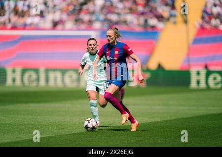 Barcelone, Espagne, 20 avril 2024. Ligue des Champions femmes - demi-finale - première manche - FC Barcelona v Chelsea FC. (16) Rolfö et Johanna Rytting Kaneryd (19). Crédit : Joan Gosa/Alamy Live News Banque D'Images