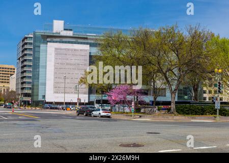 Washington, D.C. The Newseum, Museum of News and Journalism. Fermé le 31 décembre 2019. Aujourd'hui, l'école Johns Hopkins d'études internationales avancées Banque D'Images