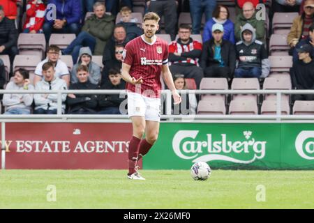 Northampton, Royaume-Uni. 20 avril 2024. Le capitaine de Northampton Town, Jon Guthrie, lors de la seconde moitié du match de Sky Bet League 1 entre Northampton Town et Exeter City au PTS Academy Stadium, Northampton, samedi 20 avril 2024. (Photo : John Cripps | mi News) crédit : MI News & Sport /Alamy Live News Banque D'Images