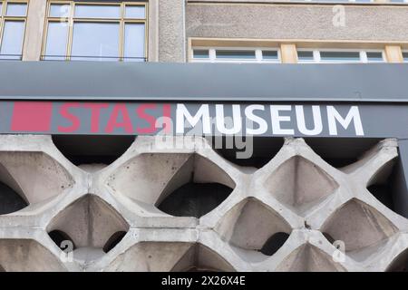 Vue extérieure du Musée Stasi dans l'ancien bâtiment MFS. L'exposition au Musée de la Stasi fournit des informations sur le rôle de la RDA Banque D'Images