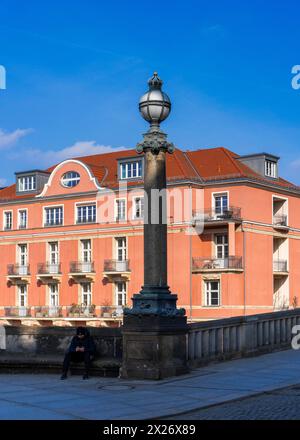 Candélabres historiques sur le pont Monbijou, Berlin, Allemagne Banque D'Images