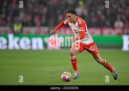 Jamal Musiala FC Bayern Munich FCB (42) action sur le ballon, Allianz Arena, Munich, Bavière, Allemagne Banque D'Images