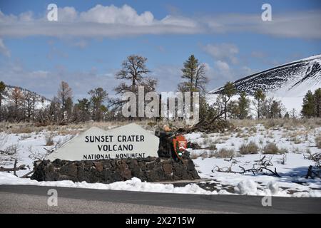 Flagstaff, Arizona. ÉTATS-UNIS 3/20/2024. Monument national du volcan Sunset Crater. Ce cône de cendre de 1 120 pieds de haut est entré en éruption autour de AD 1085 laissant de la lave Banque D'Images