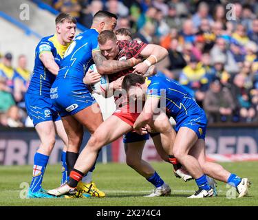 Warrington, Royaume-Uni. 20 avril 2024. Sam Powell de Warrington Wolves et Paul Vaughan de Warrington Wolves s'affrontent pour affronter Matty Davis de Leigh Leopards lors du match de la ronde 8 de Betfred Super League Warrington Wolves vs Leigh Leopards au stade Halliwell Jones, Warrington, Royaume-Uni, le 20 avril 2024 (photo Steve Flynn/News images) à Warrington, Royaume-Uni le 20/04/2024. (Photo par Steve Flynn/News images/SIPA USA) crédit : SIPA USA/Alamy Live News Banque D'Images