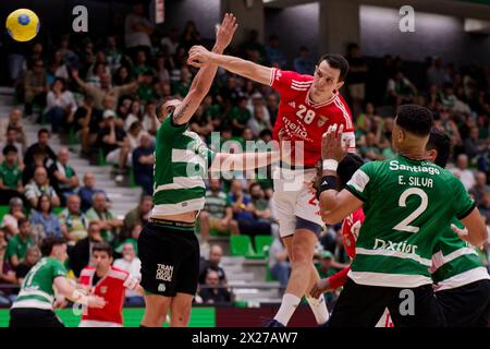 Lisbonne, Portugal. 20 avril 2024. Lisbonne, Portugal, 20 avril 2024 : Filip Taleski (28 SL Benfica) en action lors du match Campeonato Nacional entre Sporting CP et SL Benfica au Pavilhao Joao Rocha à Lisbonne, Portugal. (Pedro Porru/SPP) crédit : SPP Sport Press photo. /Alamy Live News Banque D'Images