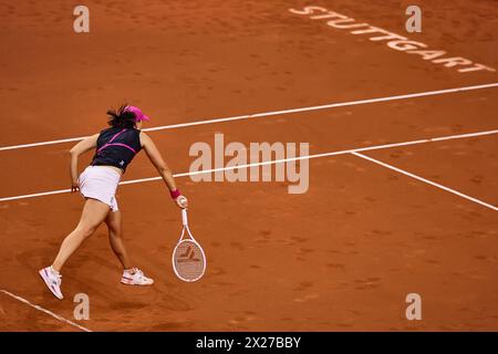 Stuttgart, Bade-Wuerttemberg, Allemagne. 20 avril 2024. IgA Swiatek (POL) sert au cours du 47. Porsche Tennis Grand Prix Stuttgart - WTA500 (crédit image : © Mathias Schulz/ZUMA Press Wire) USAGE ÉDITORIAL SEULEMENT! Non destiné à UN USAGE commercial ! Banque D'Images