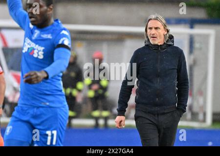 Empoli, Toscane, Italie. 20 avril 2024. Davide Nicola entraîneur d'Empoli regarde pendant le match de Serie A Empoli FC - SSC Napoli Stadio Carlo Castellani le 20 avril 2024 à Empoli, Italie (crédit image : © Ciro de Luca/ZUMA Press Wire) USAGE ÉDITORIAL SEULEMENT! Non destiné à UN USAGE commercial ! Banque D'Images